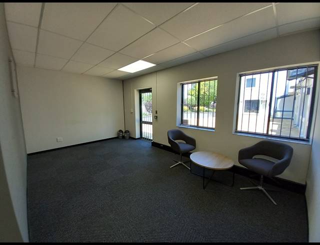 139M² OFFICE TO LET IN BRYANSTON